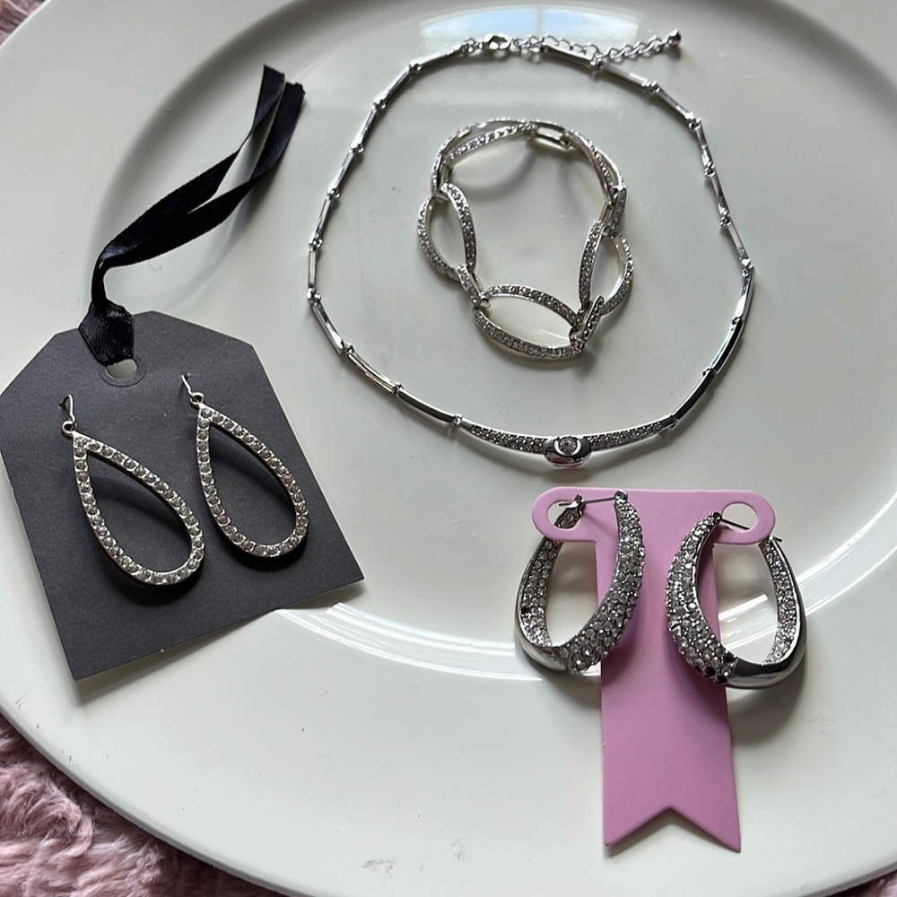 Stylish silver w/ CZ set!!
